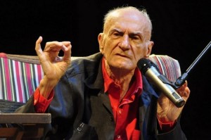 ariano-suassuna-microfone