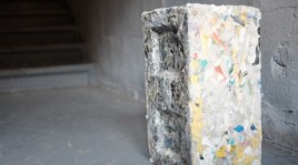 tecnologia-transforma-residuos-plasticos-blocos-construcao-webdoor-800